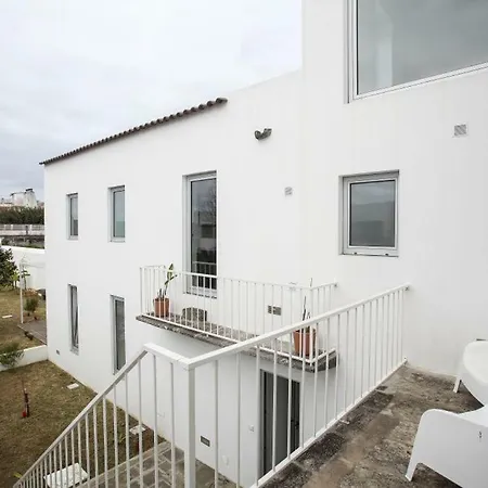 ゲストハウス Place Of Moments Urban-suites 3*